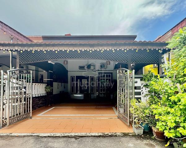 Teres Setingkat Taman Sri Temenggong, Muar 1