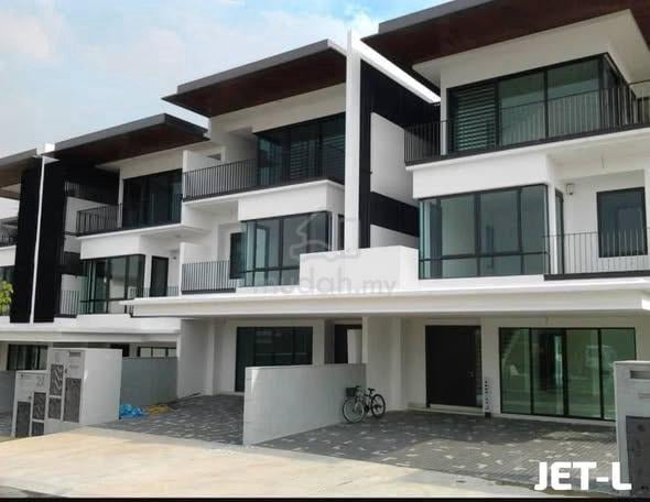 Duta Villa Setia Alam 3 Storey Superlink Housse For Rent 1