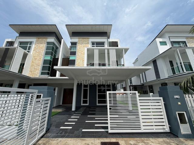 GUARDED & GATED 3 Storey Semi D Taman Klebang Utama Kota Syahbandar 1