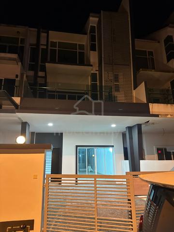 Dolomite Templer 3 storey for rent 1