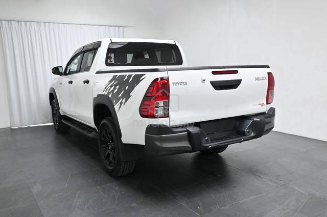 2020 Toyota HILUX 2.8 BLACK EDITION MIL-16K FSR - 4