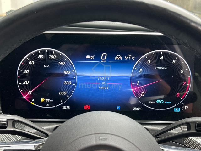 Year 2022 C200 AMG-LINE Low Milage AMG-Line - 4
