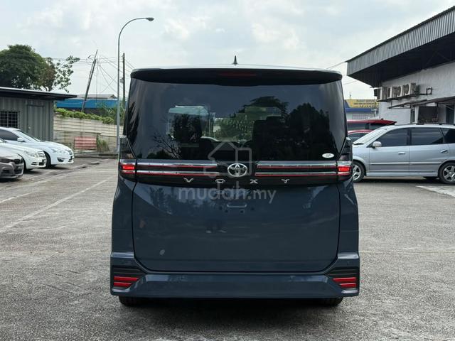 2022 Toyota VOXY 2.0 S-G (A) - 5