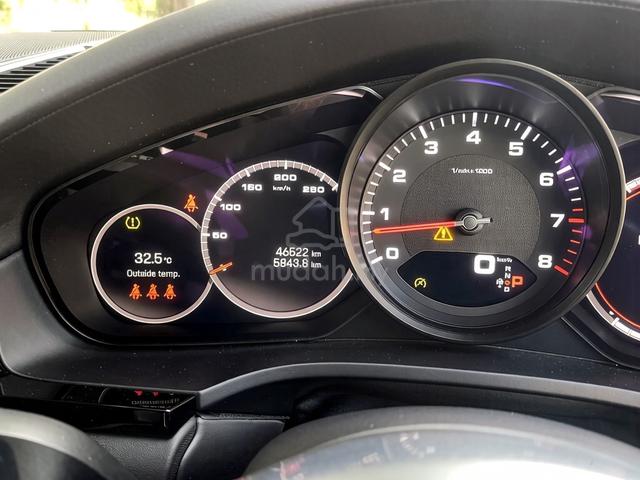 MAY 2022 PORSCHE CAYENNE V6 Turbo Local 1 Owner - 4
