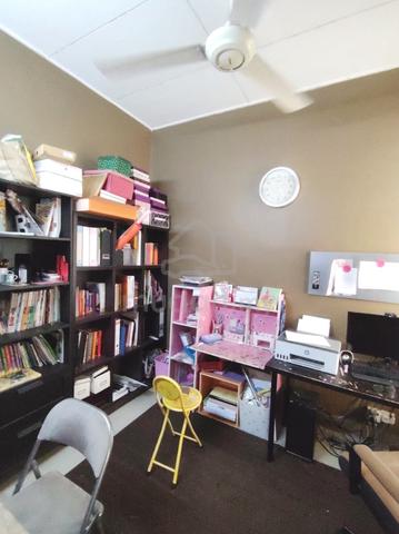Facing open Double storey terrace taman warisan puteri, Sikamat 4