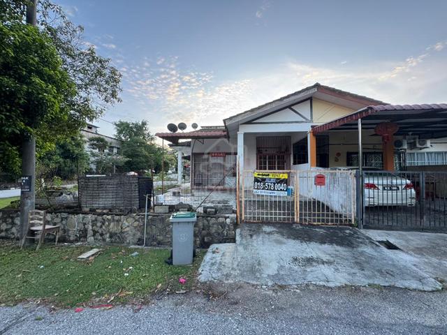 Teluk Kemang Batu 9 Taman Anika Single Storey Corner Lot For Rent 1