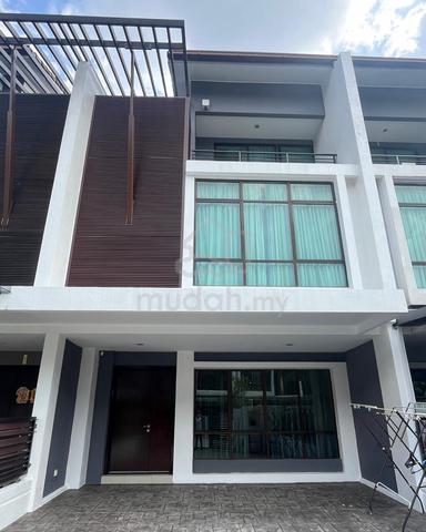 Modern 3-storey unit at Perdana Residence 2 1