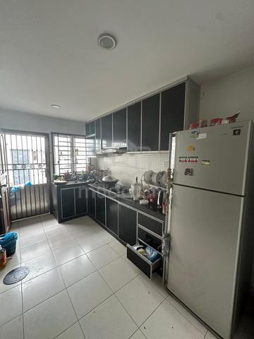 Full loan renovated Jalan tiong taman Scientex Pasir Gudang 1
