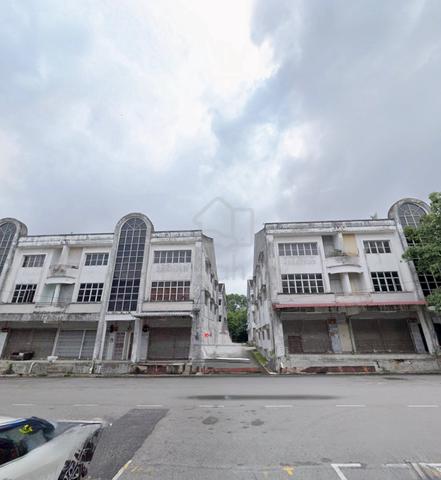 Taman Putri @ Kulai Three Storey (End Lot) Terrace Shop (Ground Floor) 1