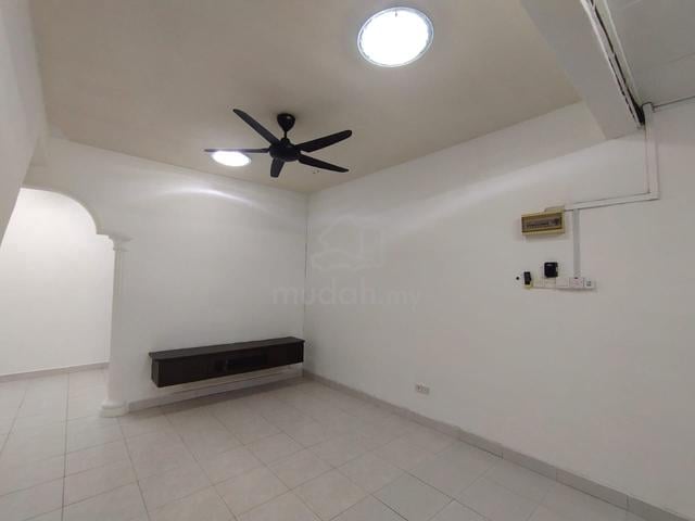 Jln Bestari 2-storey 3Bed 2Bath / Pelangi Indah / Desa Cemerlang 1