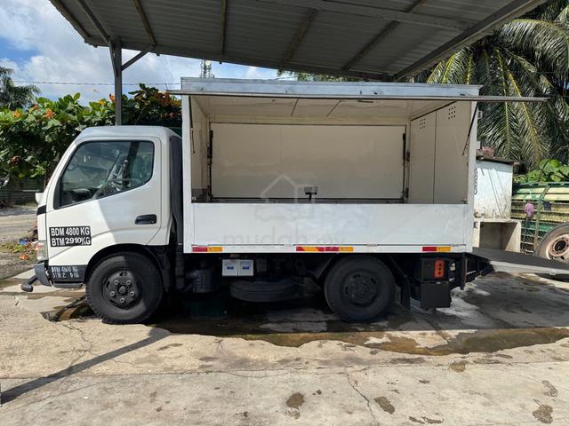 11 HINO WU300R 10ft Box Taillift Low mileage 26km - photo 3 of 6