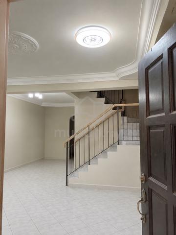 Near UTM | Pulai Perdana 2-Storey House For Rent 1