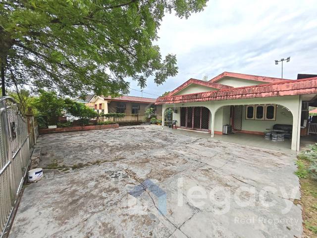 Banglo Belakang Sekolah Untuk Dijual di Kampung Expo Kamunting Perak 1