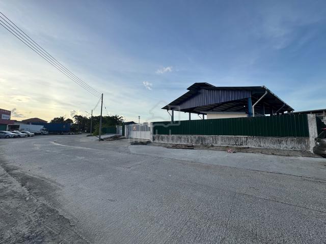 Commercial Land With Warehouse & Office For Sale 1