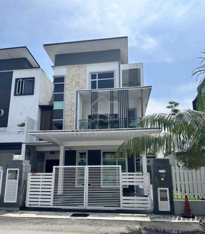 2.5 Storey SEMI D For Rent Taman Klebang Utama, Melaka 1