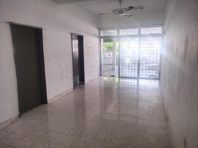 Teres 1 Tingkat Terrace House Taman Desa Cempaka Nilai 2