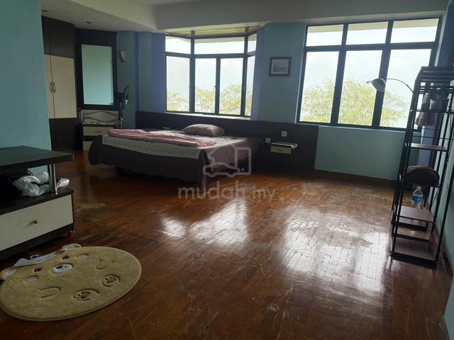 Penthouse top floor corner room for rent 1
