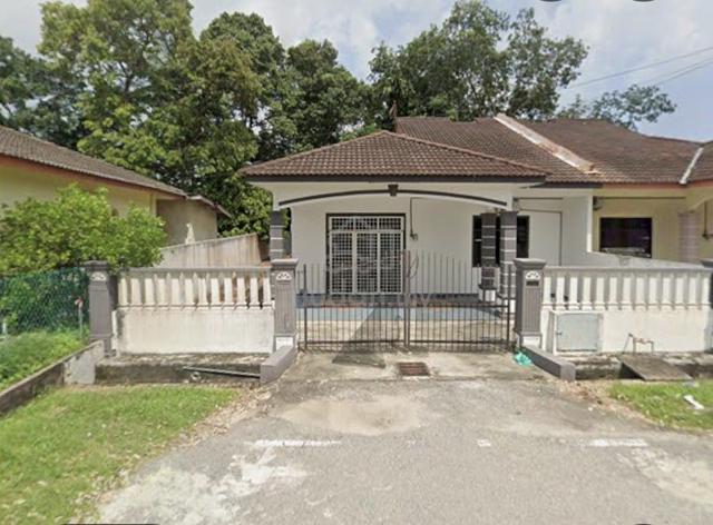 4 rooms 2 baths Jalan Saleh Muar, fully furnished 1