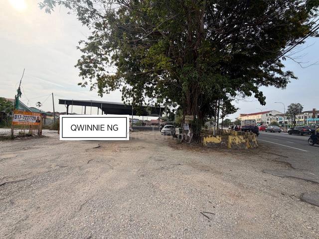 Partial Vacant FIRST GRADE Land approx 3000sqft facing main road Rent 1