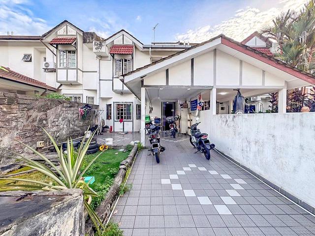 RARE UNIT! FACING OPEN Double Storey Terrace Seksyen 9 Shah Alam 1