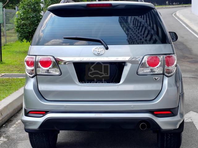 MPV 8-Seat FullLeather 2013 Toyota FORTUNER 2.7 V - 4