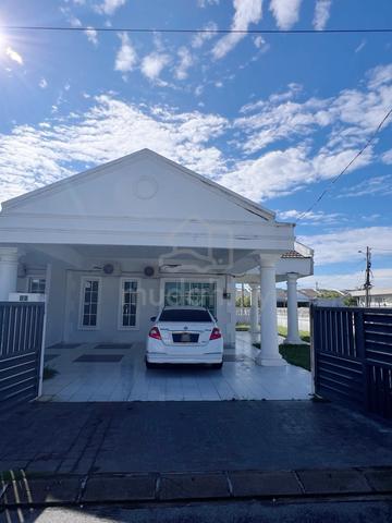 Hutan melintang corner lot house for rent 1