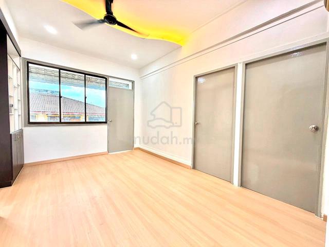 Flat Taman Perling 1