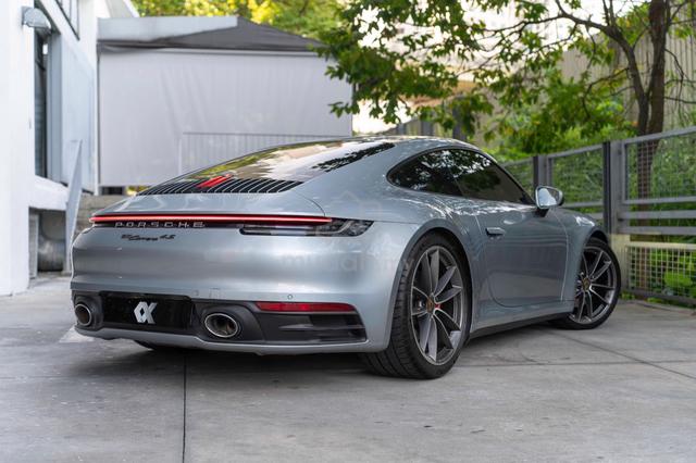Porsche 911 Carrera 4S 2019 Dolomite Silver - 2
