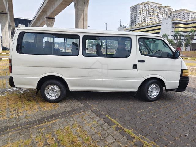2002 Toyota Hiace 2.4 (M) Window Van 14Seat - 4