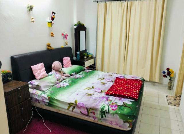 master bedroom fully finished with aircon 1
