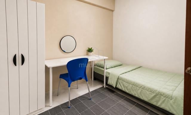 Female Room Rental in Gelugor, Penang 1