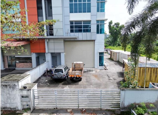 3 Storey Semi Detached Conner Lot,Bukit Jelutong, Shah Alam. 1