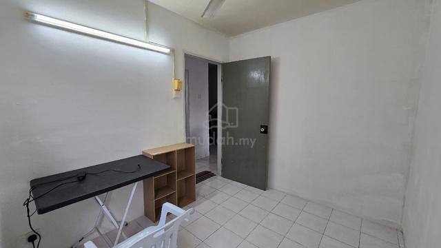 Taman Kristal, Small room available  5