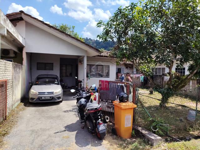 Semi-D Desa Melor House 1