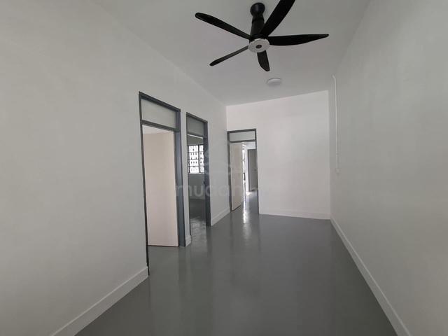 Single storey terrace | Jelutong | 1800sf | strategic location | Rent 1