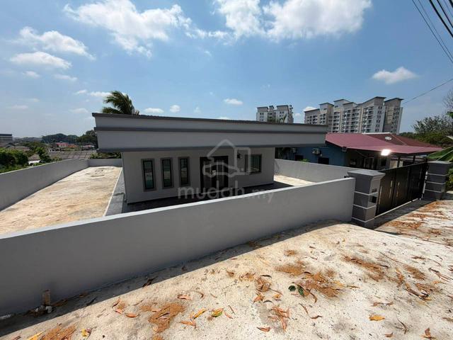 Single Storey Bungalow House for Sale at Jalan Datin Halimah @ Larkin 1