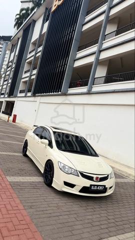 Honda CIVIC 1.8 I-VTEC (A) - 1