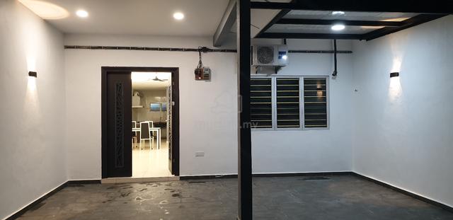 Fully renovate 1 stry house alor gajah non bumi with rental income 1