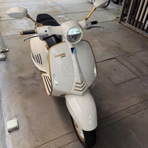 Vespa 946 Christian Dior Limited Edition - photo 5 of 20