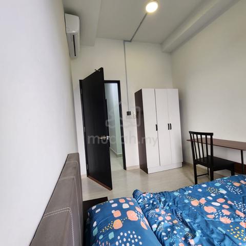 Fully Furnished Window Room for Rent 2