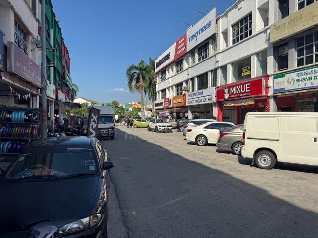 3 Storey Shop, Balakong, Kawasan Perniagaan Desa Ria, Selangor 1