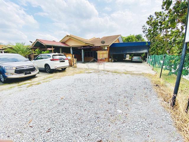 Dekat sekolah, Hospital Sg Buloh - Tmn Amansari Rahman Putra BRP7 1