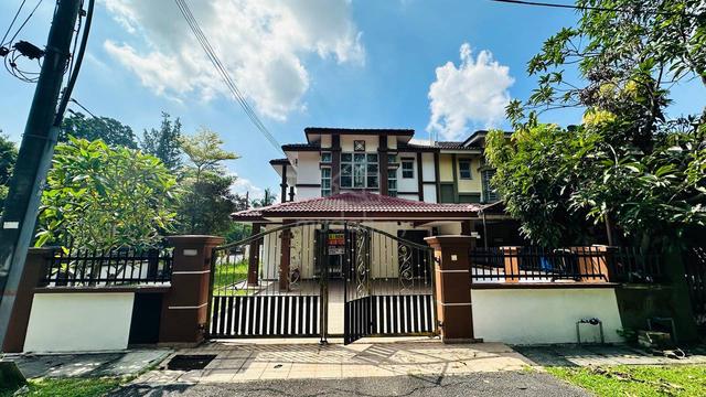 CORNER LOT Double Storey Terrace Putra Prima Puchong 1