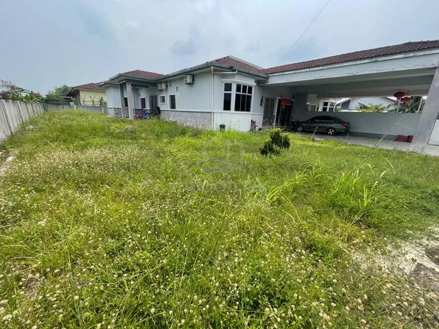 Sabak Bernam,1 storey semi detached for sale,near main road. 1