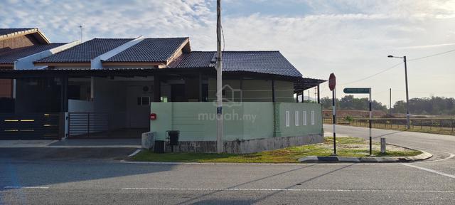 3Q IMPIANA HOMESTAY TELUK SENANGIN LUMUT Perak 1