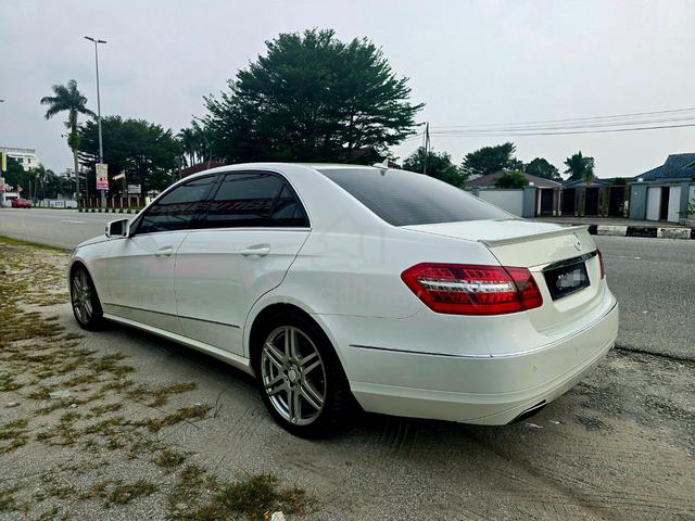 2010 Mercedes Benz E200 1.8 CGI No Processing Fees - 3