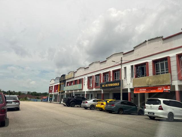 Pekan Nenas / Double storey shop Lot / ROI 5.2% / For Sales 1
