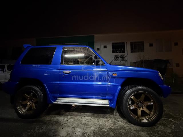 Pajero Shorty (2 door) 4m40 - 1