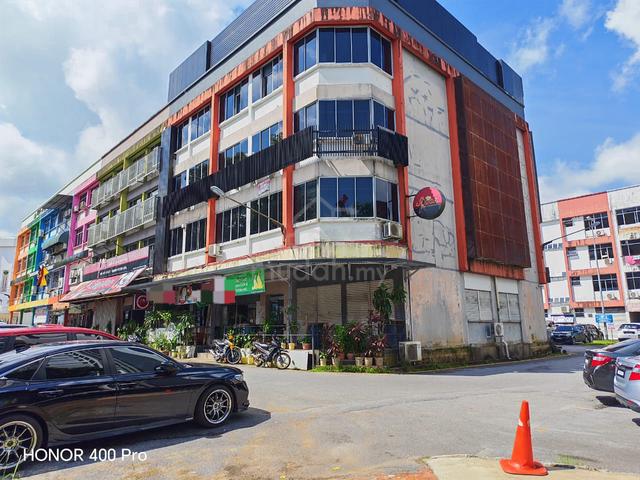 GF corner shop at simpang tiga facing main road near spring 1