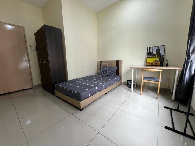 PV21 Medium room for rent 1